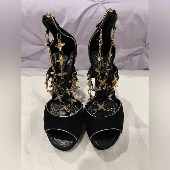 Louis Vuitton Heels with Gold chains - Picture 2 of 4